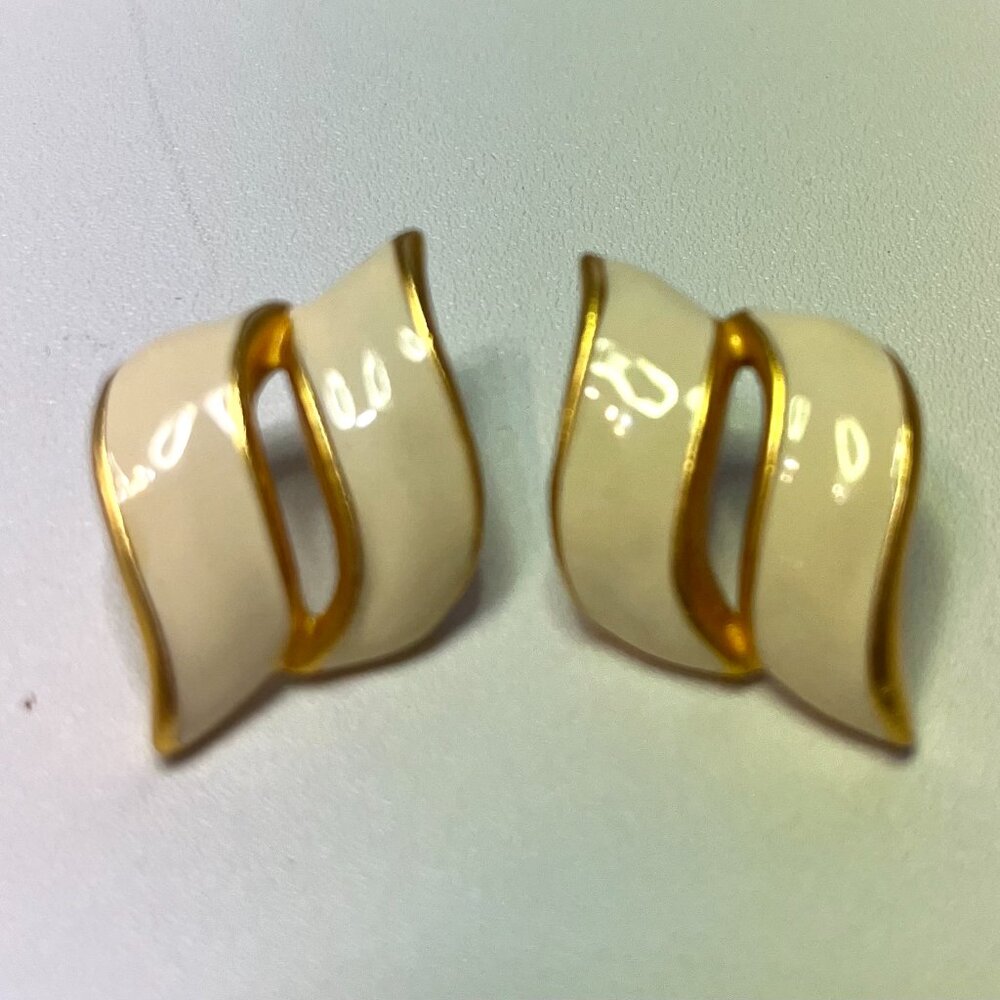 Vintage Gold Tone and Cream Enamel Earrings  Retro 80s  90s - Picture 2 of 9